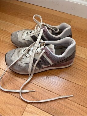 New Balance Women's Gray & Mauve Retro Sneakers